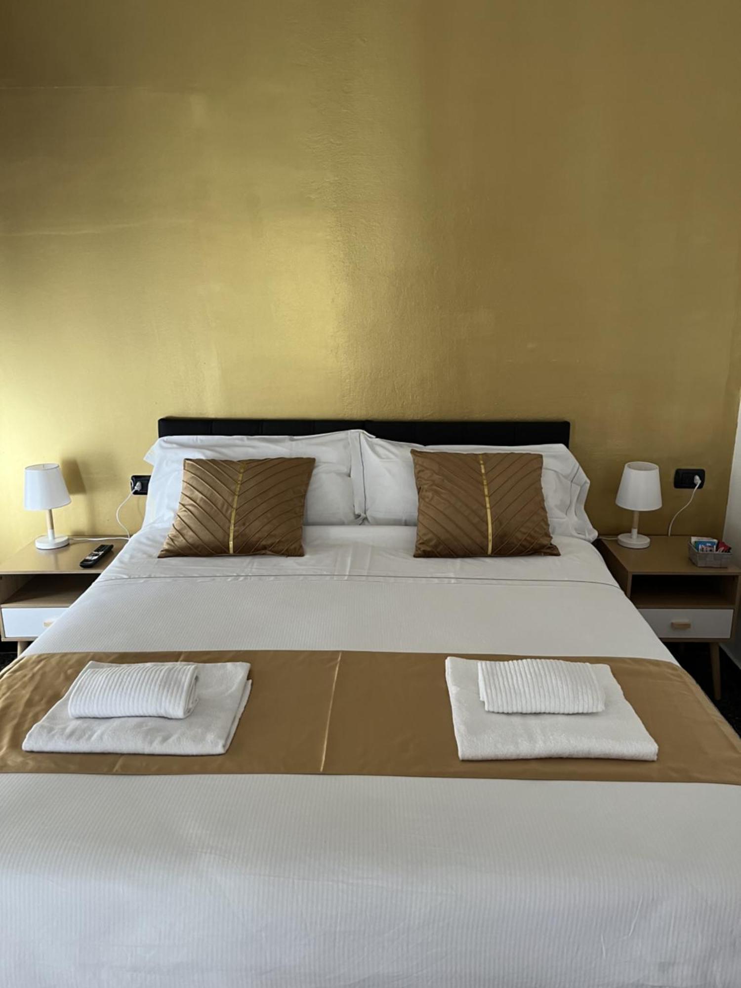 Genova Gold Rooms Экстерьер фото