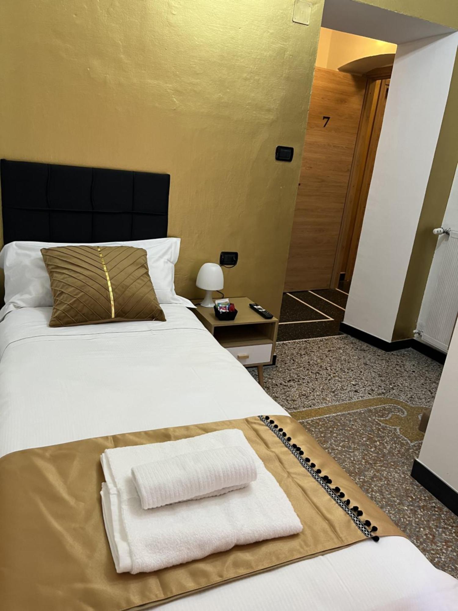 Genova Gold Rooms Экстерьер фото