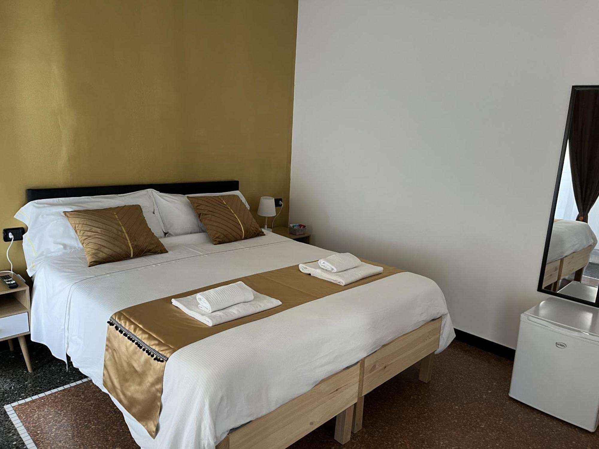 Genova Gold Rooms Экстерьер фото