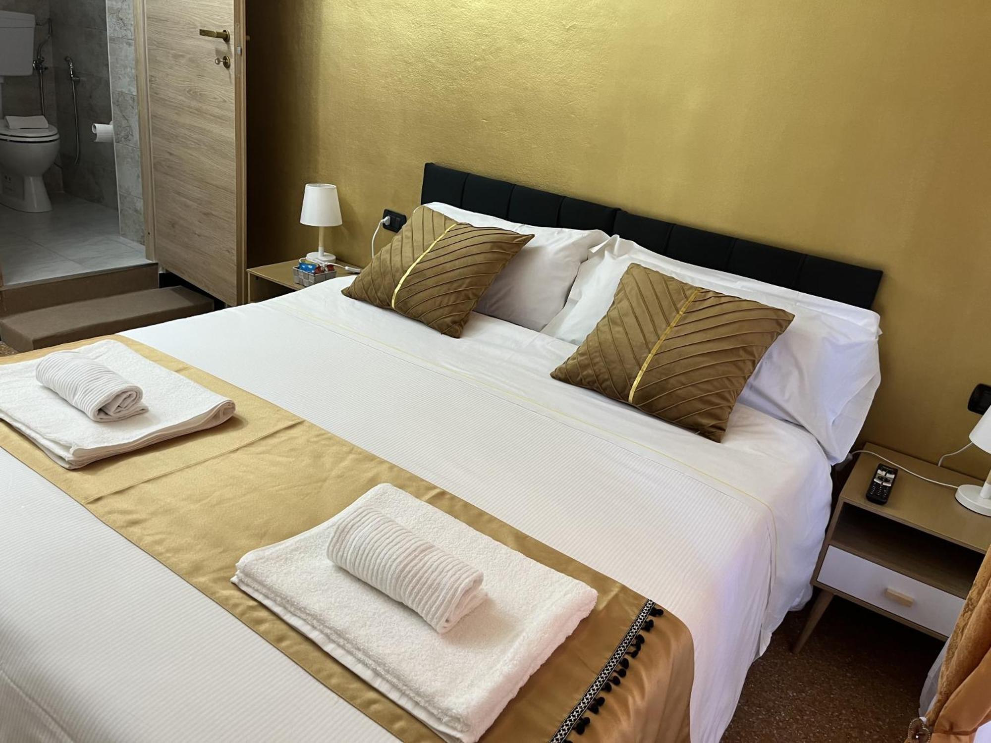 Genova Gold Rooms Экстерьер фото